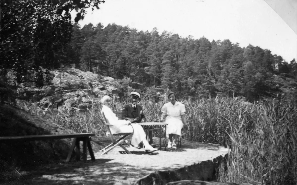 1938. Marianne R, Nauckhoff samt KW på udden.