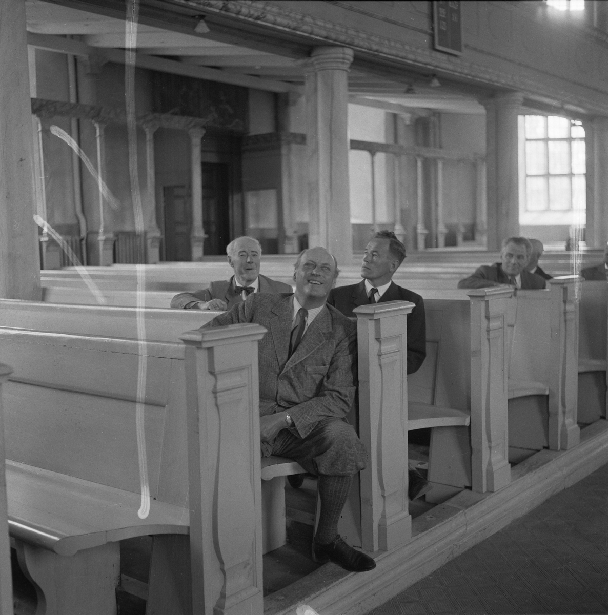 H.K.H. Kronprins Olav på besøker Røros kirke