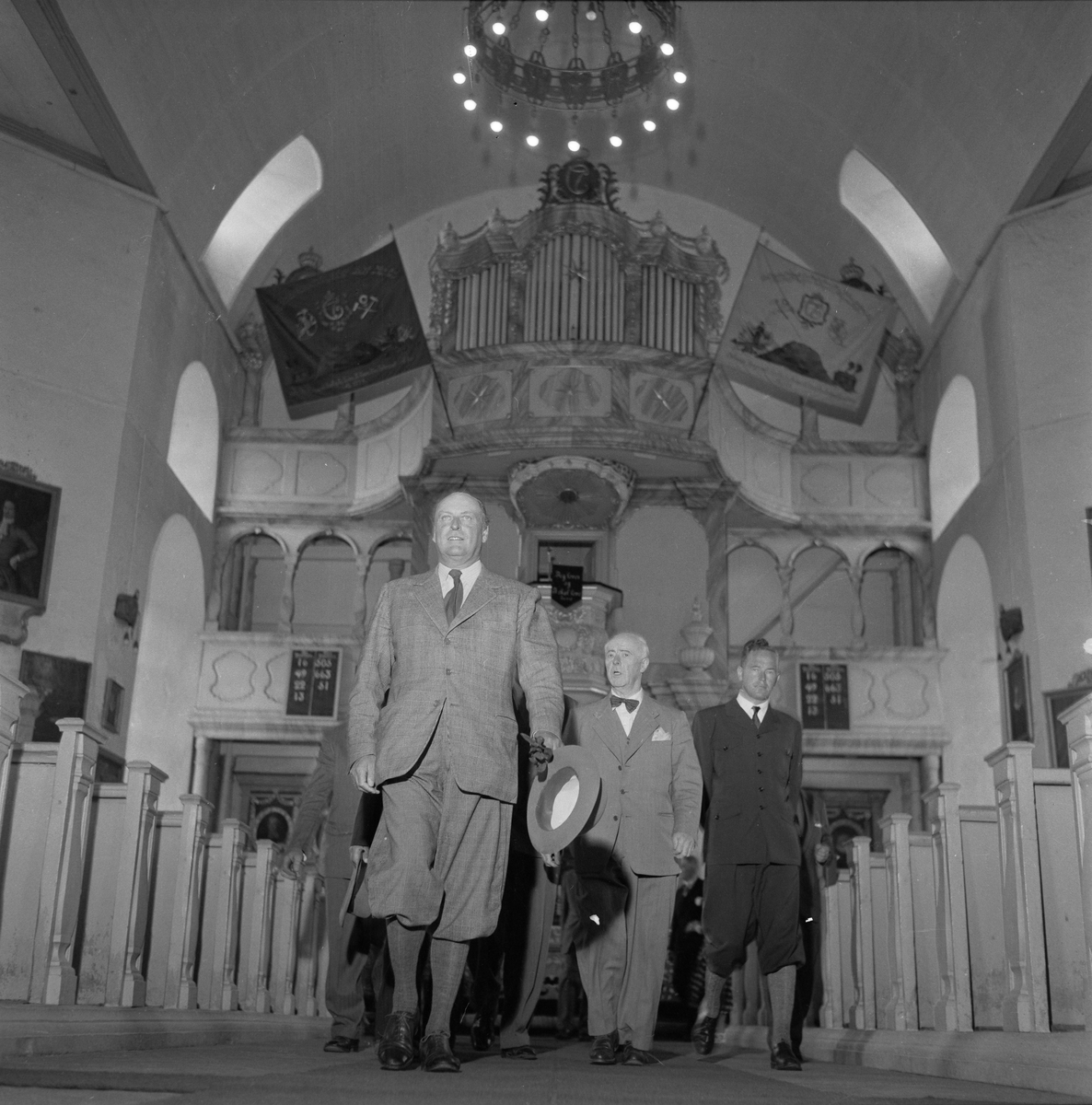 H.K.H. Kronprins Olav på besøker Røros kirke