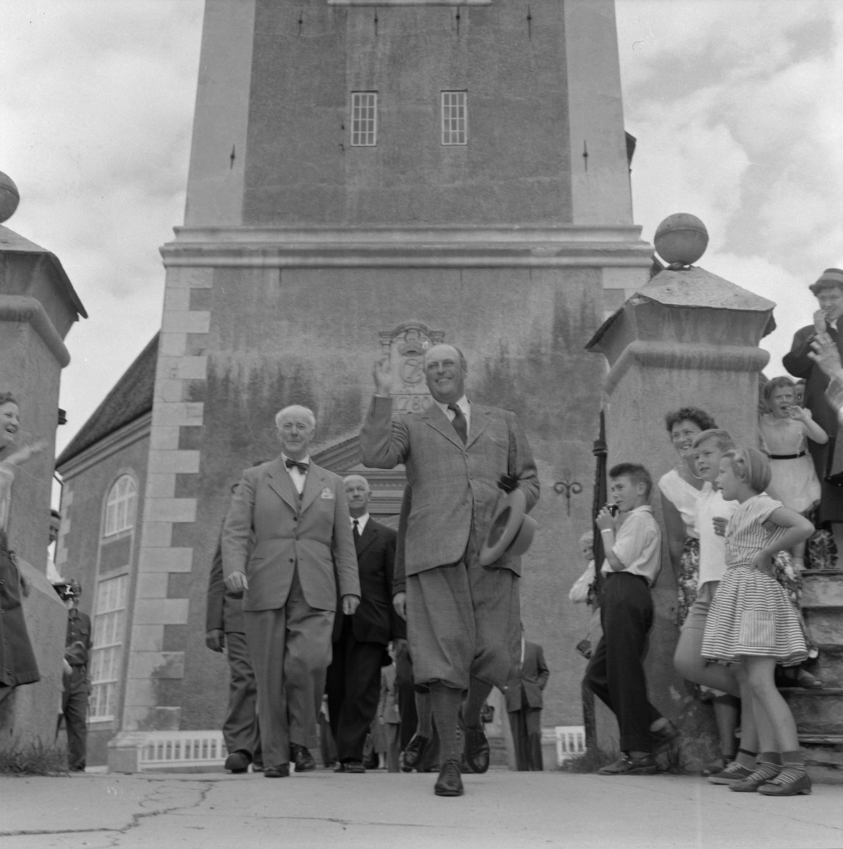 H.K.H. Kronprins Olav på besøker Røros kirke