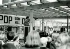 Pop som vill opp, musikevenemang på takterassen på Domusvaruhuset i kv. Åldermannen, Kalmar, 1970.