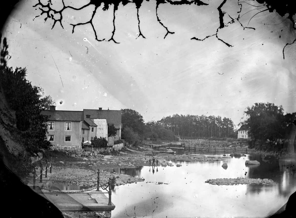 Svartån, före kanalens byggande.
Bostadshus. Till vänster närmast Wallinska gården, Olaigatan.