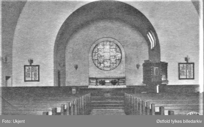 Postkort med motiv av Gressvik kirke, for restaureringen, 1930- årene i Onsøy.