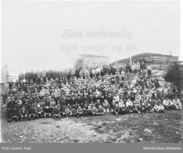 Arbeidere ved Gressvik Bruk ca 1900 (før 1905) i Onsøy.