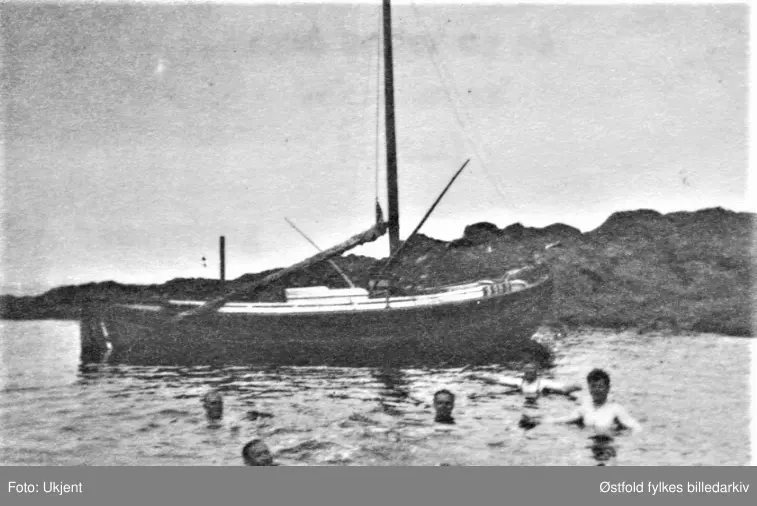 Hvalerskøyte, eier Mikael Johansen, Øyenkilen (her ved Søster), 1930- årene i Onsøy.