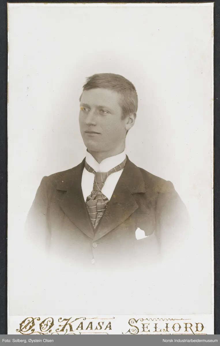 Portrett av mann.