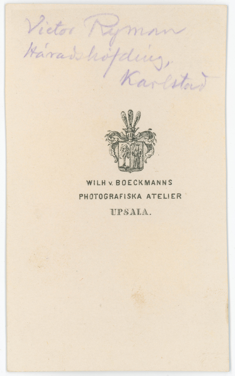 Porträtt på Häradshövding Viktor Ryman, Karlstad. Född 2 mars år 1841 och död 4 mars år 1913.