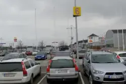 Motorvägsbygge malde ner gården.
Bild från Torps köpcentrum,