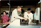 Produktion av tändsticksaskar. Invigning av fabrik.
Malaysia, 1982.