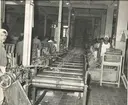 Industrimaskin inuti en tändsticksfabrik.
Tändsticksindustri, Pakistan 1964.