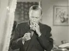 Skådespelaren Håkan Westergren i en reklambild för cigaretter från 1946.