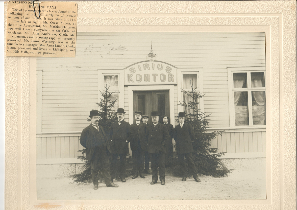 Kontoret vid Sirius tändsticksfabrik i Lidköping, 1911. Den andra personen i bild från vänster är Mathias Hallgren, initiativtagare till stiftelsen Solstickan.