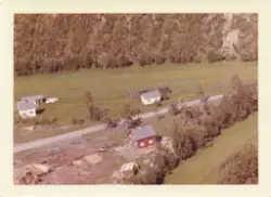 Oversiktsbilde fra Widerøe av Aronnes, med utsikt over bolig