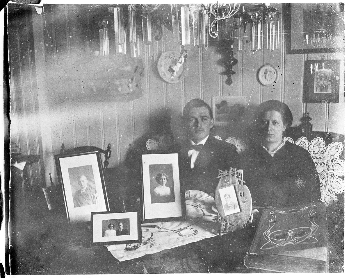 Even Dahl og ektefelle Margit Dahl.
Arbeiderboligene, Raufoss.
Interiørbilde.