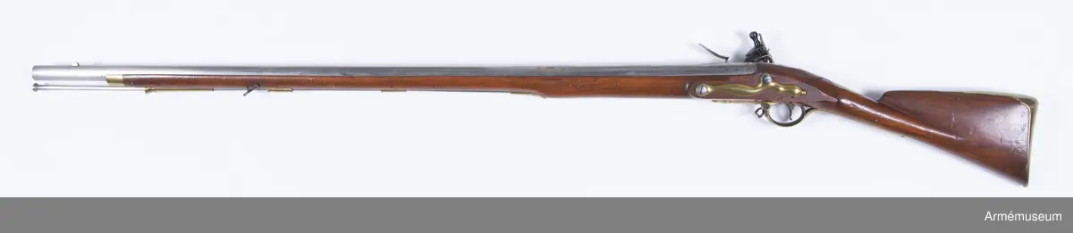 Låset märkt med "BARKER" och kunglig krona. Relativ längd: 51,4 kaliber.