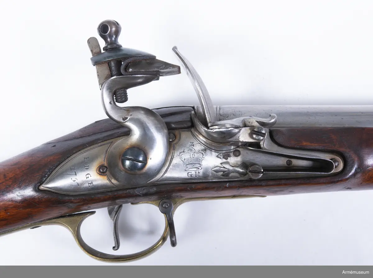Gevär med flintlås, avsett för bajonett. Loppets relativa längd är 52 kaliber. Kaliber 19 mm, kulans vikt 31, 2 g.