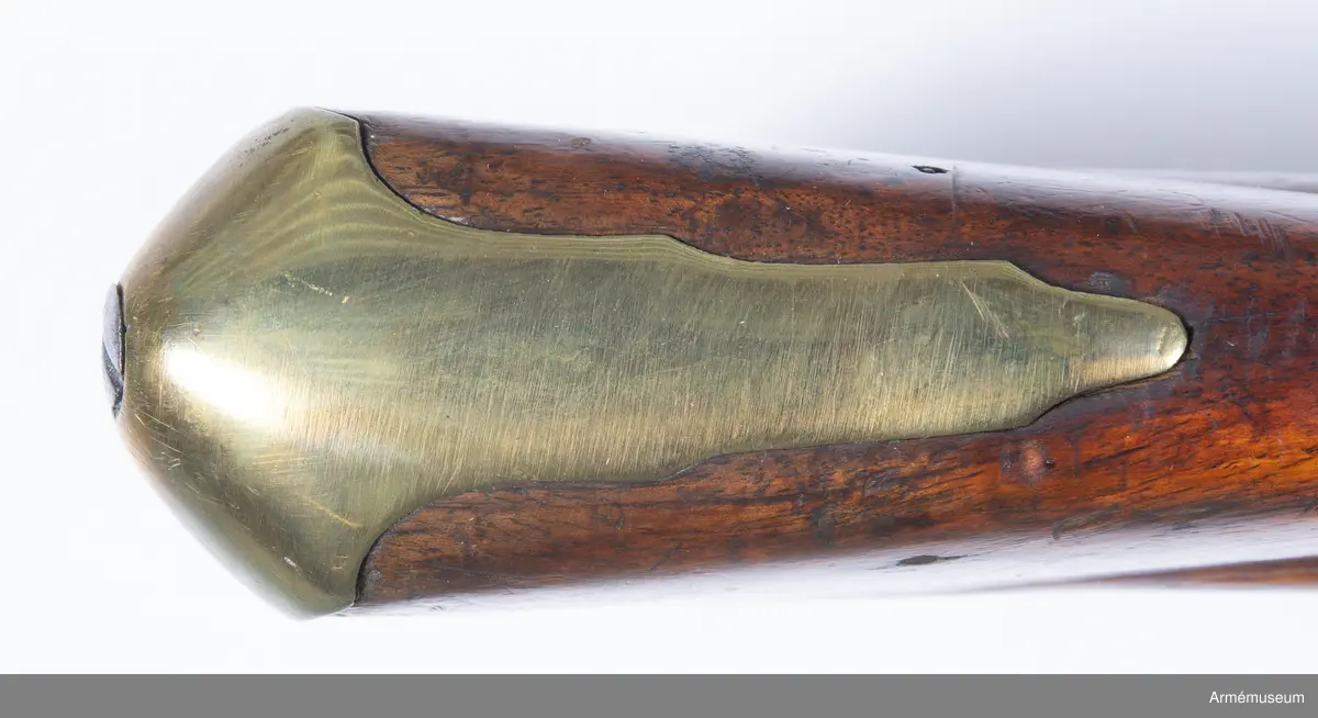 Gevär med flintlås, avsett för bajonett. Loppets relativa längd är 52 kaliber. Kaliber 19 mm, kulans vikt 31, 2 g.