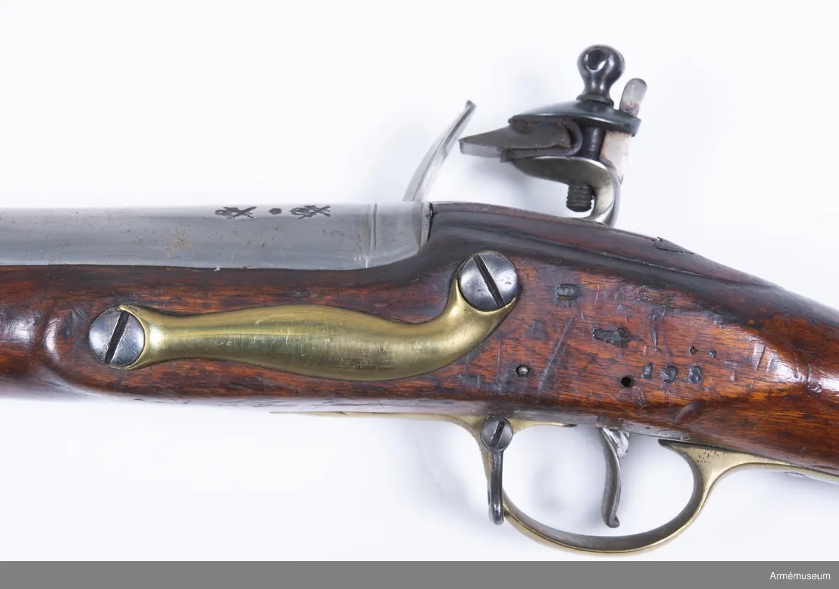 Gevär med flintlås, avsett för bajonett. Loppets relativa längd är 52 kaliber. Kaliber 19 mm, kulans vikt 31, 2 g.