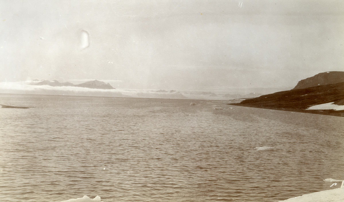 "På Isfjorden". Telegrafverkets inspeksjonstur til Svalbard og Finneset i 1911. 