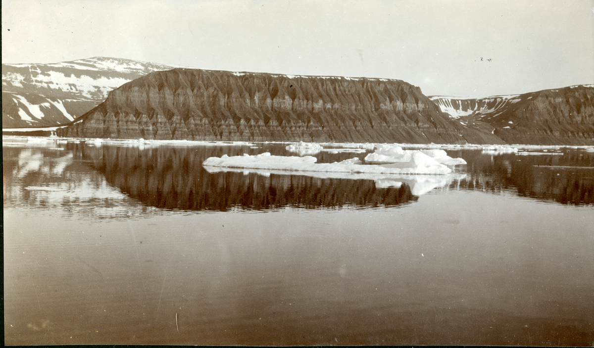 Bjørndalen og lille Bjørndalen. Telegrafverkets inspeksjonstur til Svalbard og Finneset i 1911. 