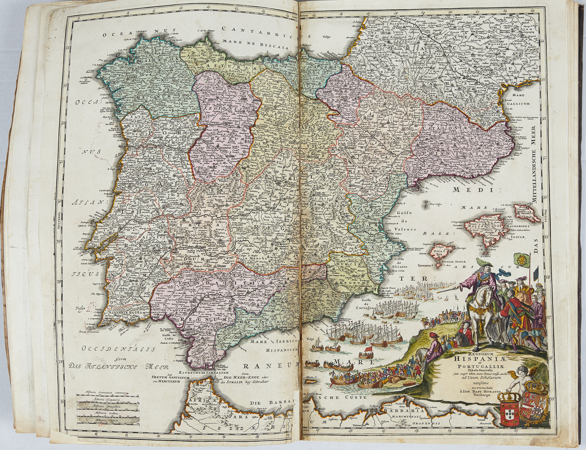 Inbunden atlas omfattande 18st kartor som visar Planigglobi Terrestris Cum utroq Hemisphaerio Caelesti, Europa, Asien, Afrika, Amerika, Spanien, Frankrike, Stor Britannien, Tyskland, Schweiz, Italien, Romariket, Danmark, Skandinavien, Polen, Lituaen,  Ryssland, Greekland floden Donau med mera. Inbuden med svart läder dekorerat med guldpräglat emblem föreställande ett astronomiskt instrument.