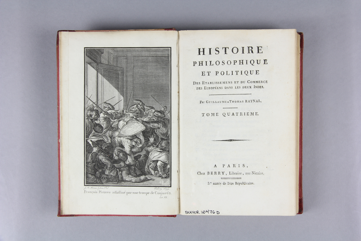 Bok, del av bokband på tio delar, halvfranskt band med guldprägling på ryggen. Pärm av rött papper. Titelsida med tryck. Text på första sida: "Histoire Philosphique et politique, Des établissement et du commerce des Européens dans les deux indes. Tome Quatrieme".