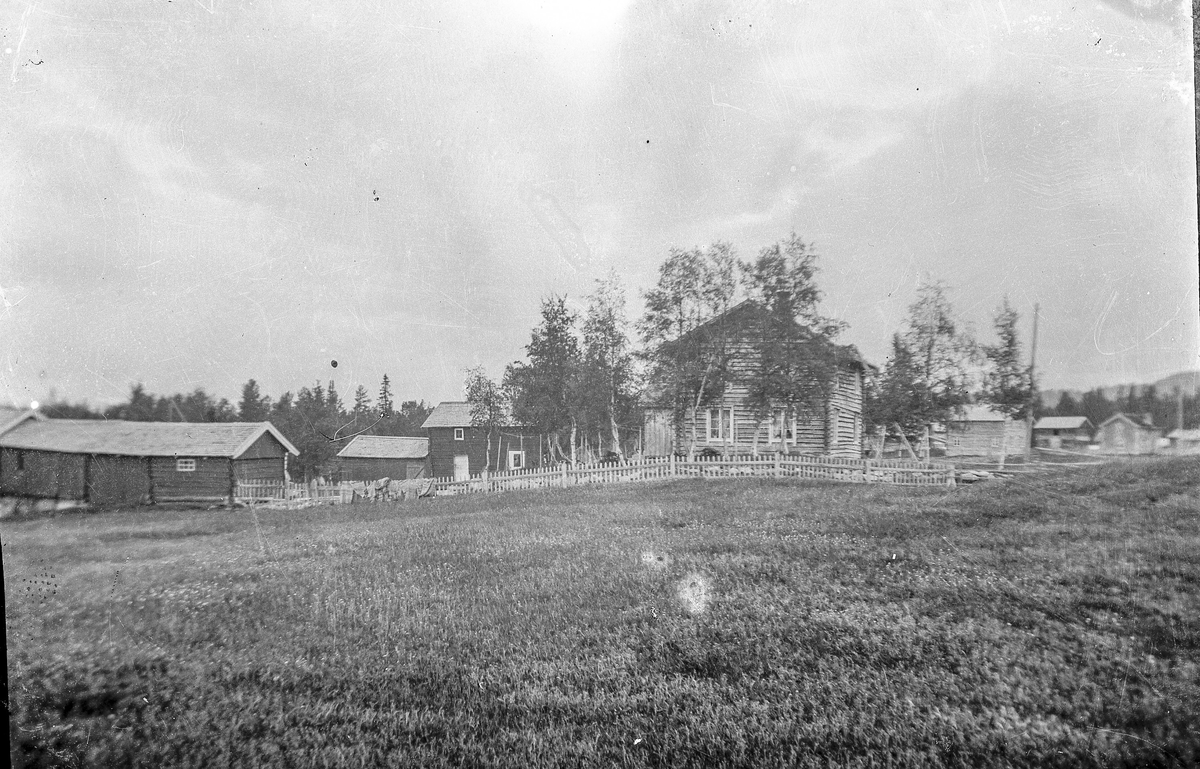 Gårdsbebyggelse. Tømmerhus