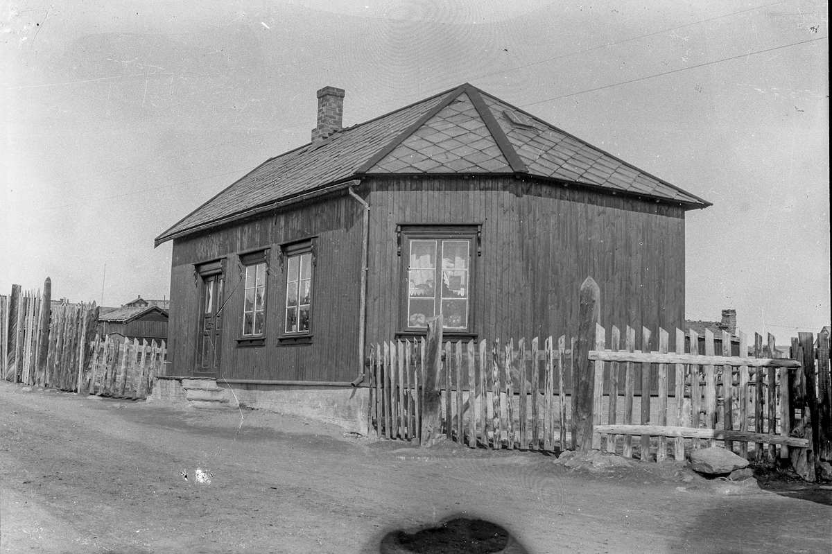 Hus og remgard. Røros?