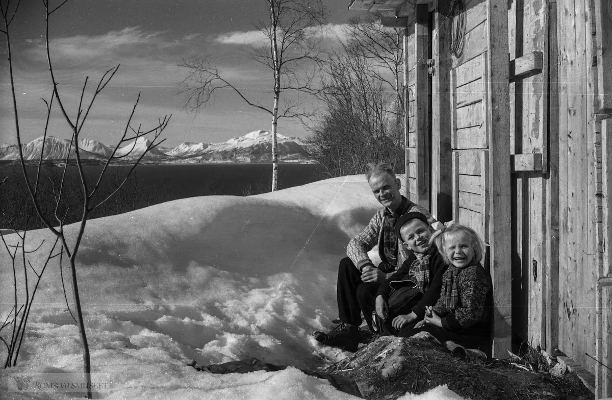 "1962"."Tur til hytta, Mette, Kjell og eg"