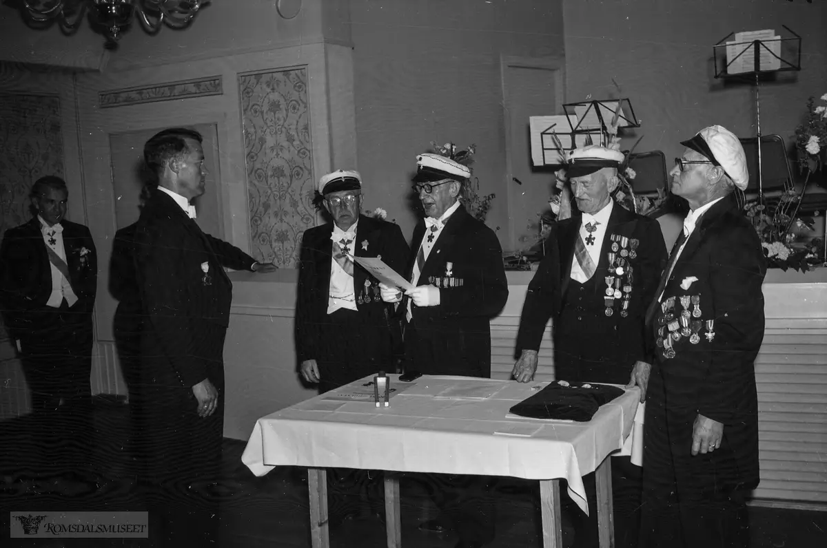 "90 års jubileum"."Molde Mandssangforening" .Inne på Alexandra Hotell.