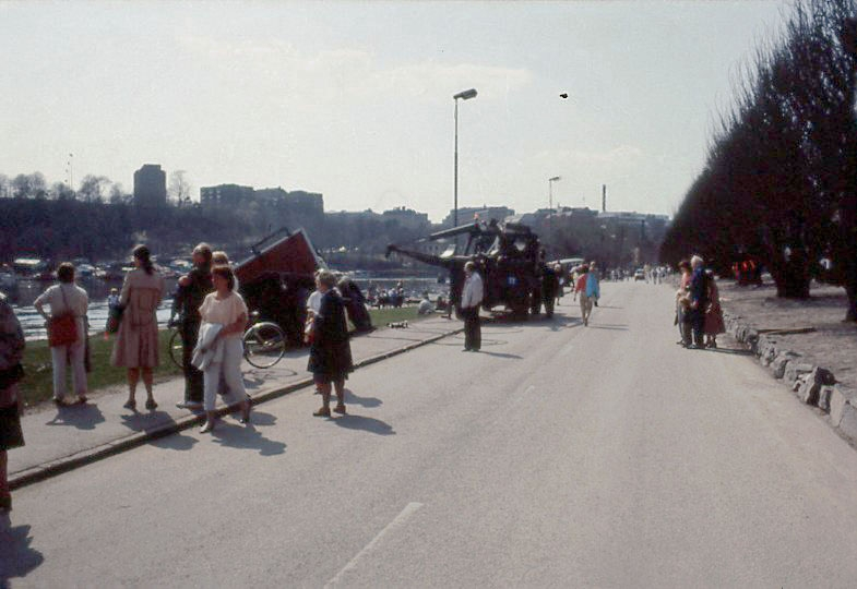 Trängtrupperna 100 år 1985. Materielförevisning framför Karlbergs slott.