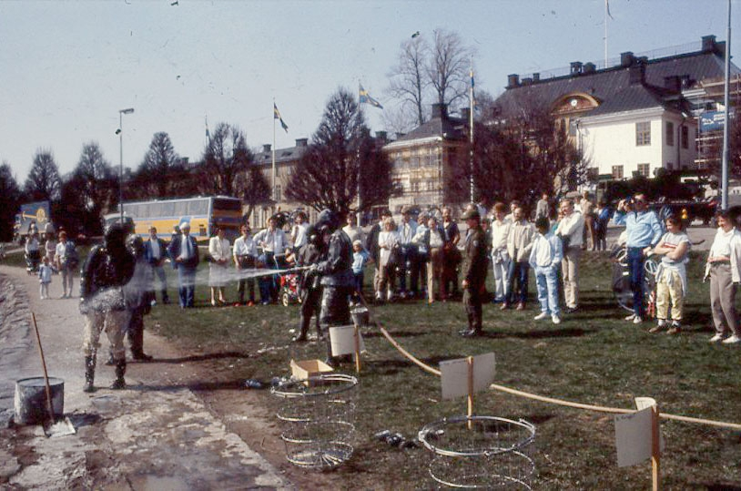 Trängtrupperna 100 år 1985. Materielförevisning framför Karlbergs slott.