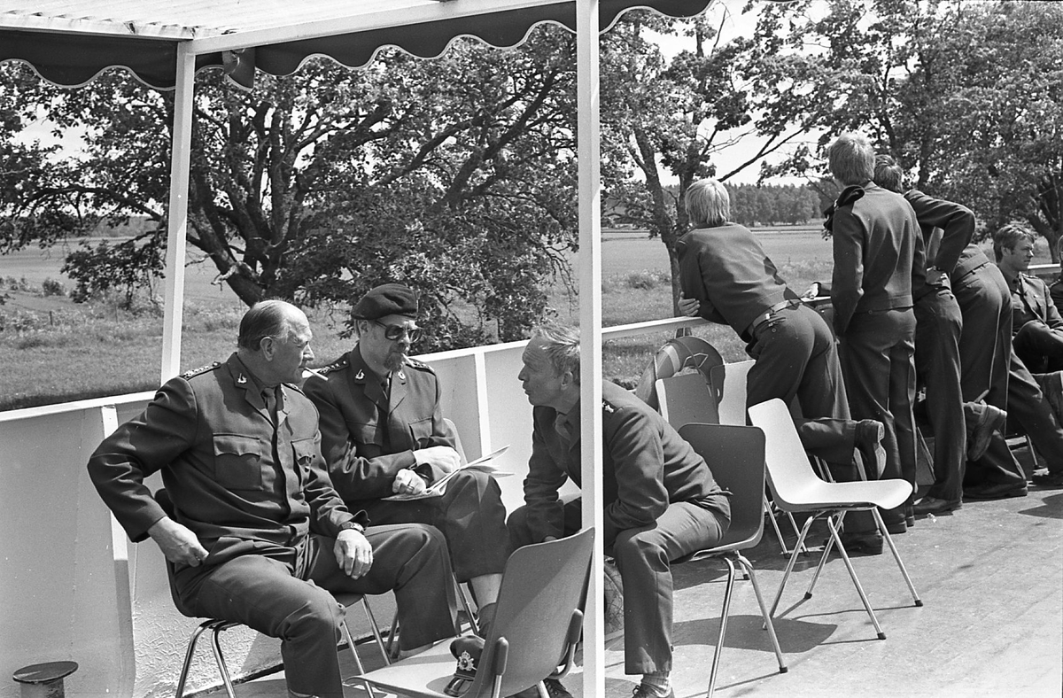 Befälsdag vid Skaraborgs regemente 1982-06-11. Båtfärd från Forsvik till Töreboda på Göta Kanal.