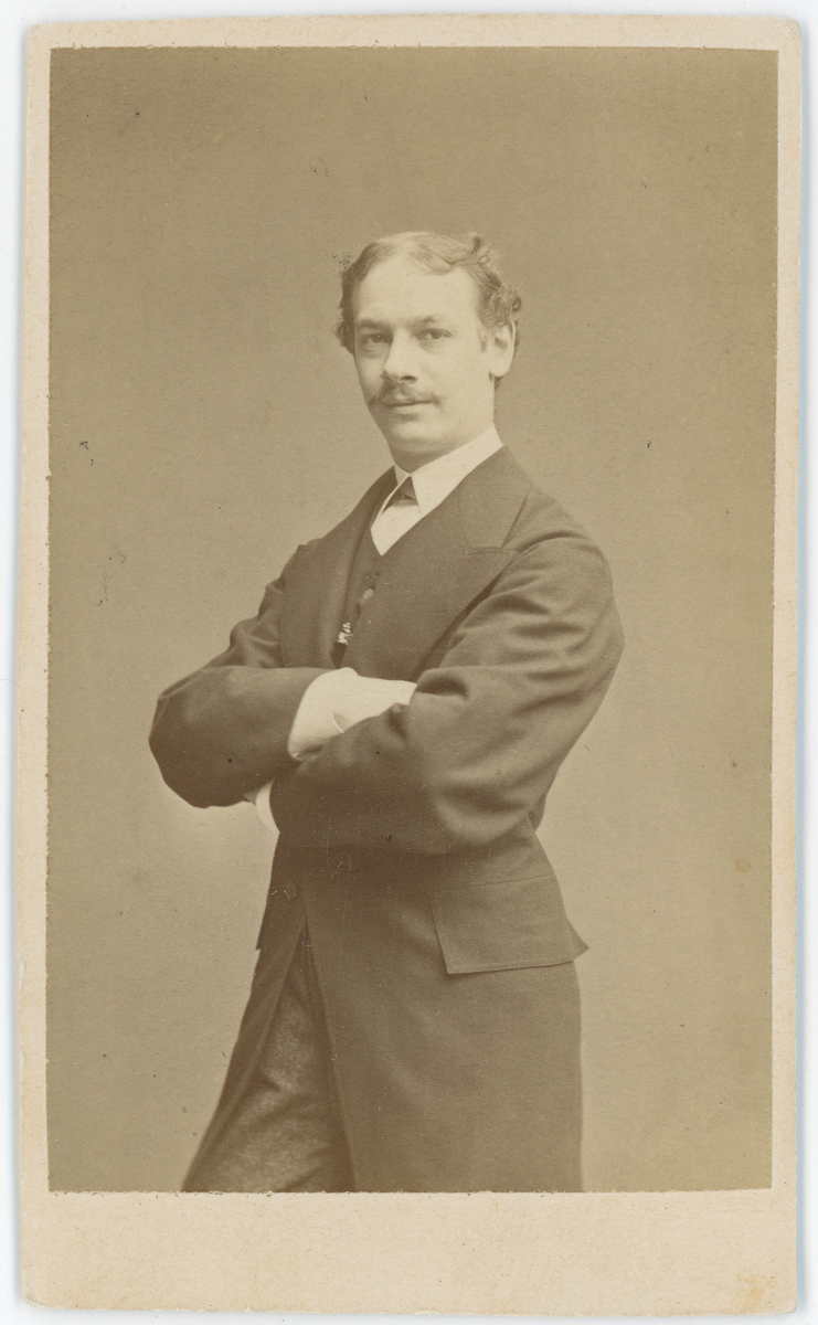 Porträtt på Konstnären Hugo Salmson född 7 juli år 1843 i Stockholm. Död 1 augusti 1894 i Lund