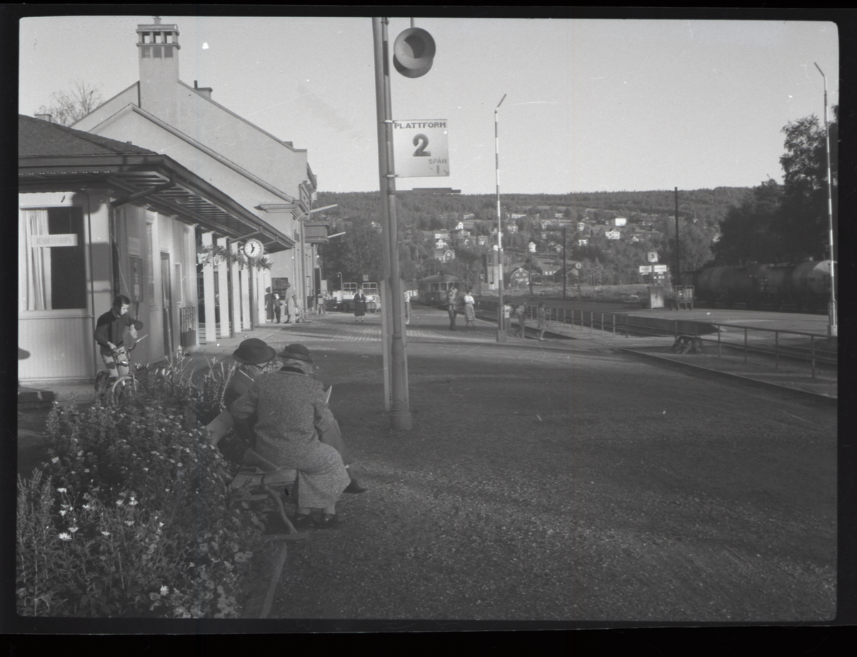 I väntan på tåget vid Rättviks station.