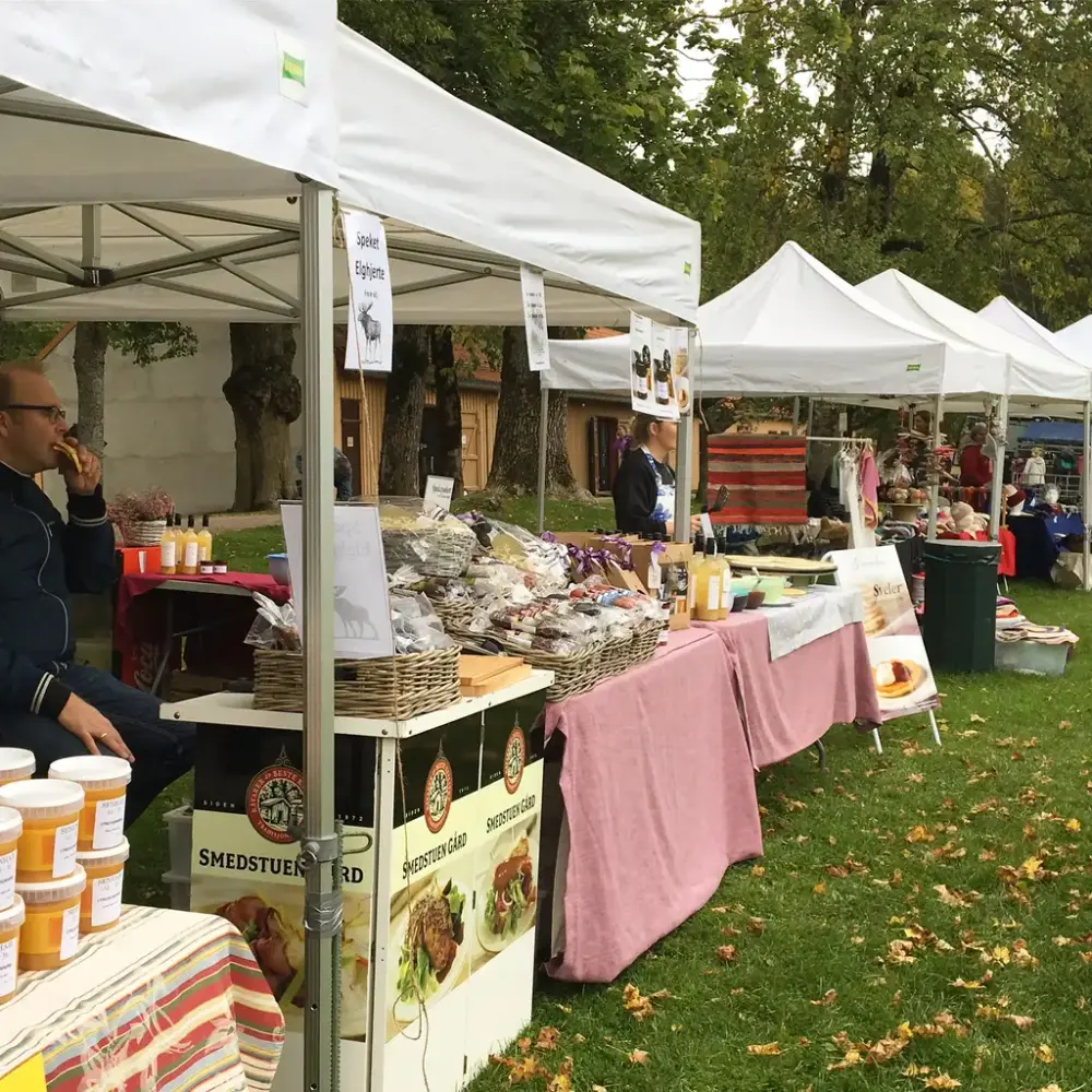 Markedsboder på Høstdagen.