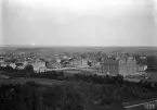 Panorama över Linköping 1898. Av bildens myckna information kan man notera att Linnéskolan höll på att färdigställas vid tiden.