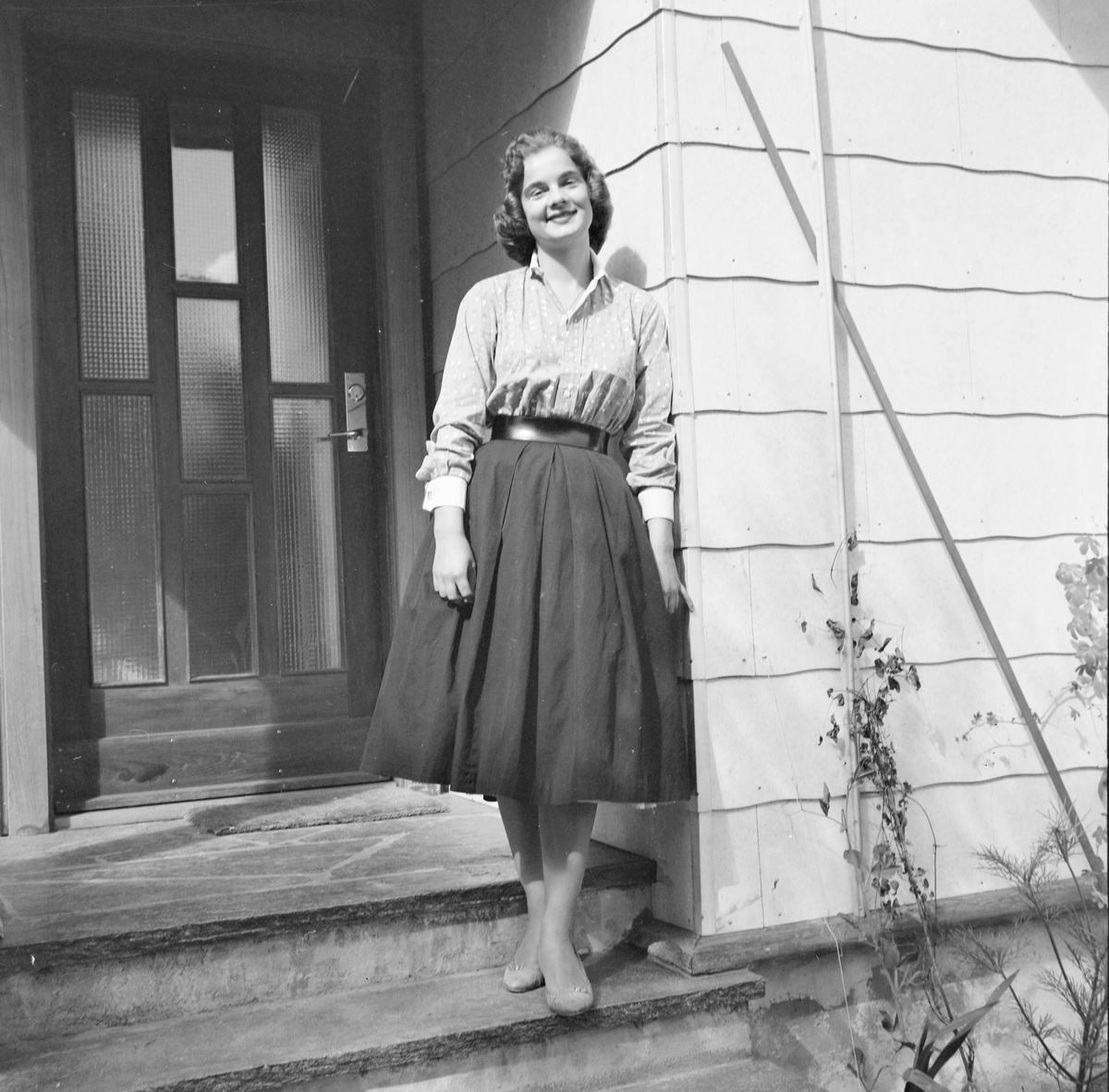 Torhild Leira foran familiehuset
