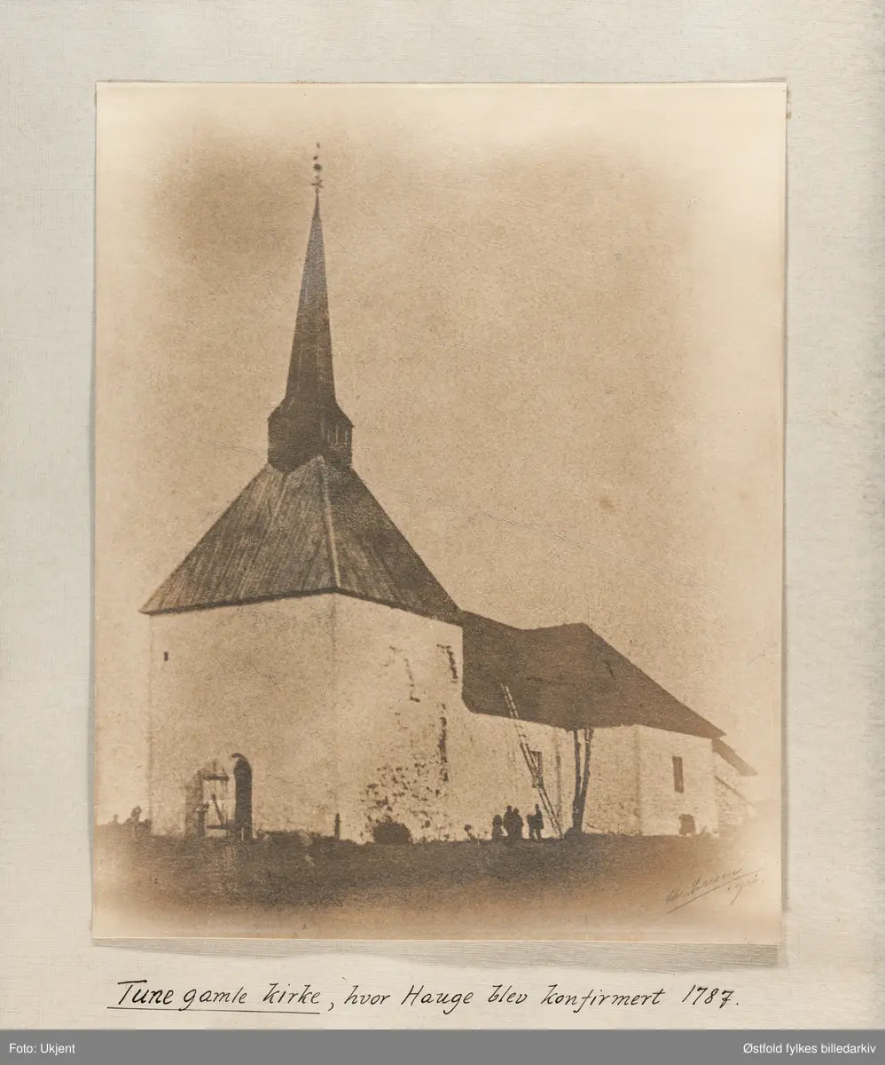 "Tune gamle kirke, hvor Hauge blev konfirmert 1787."