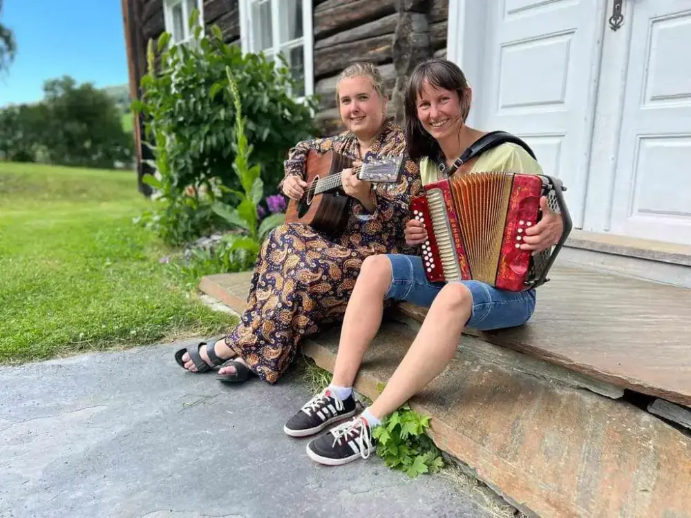 Ragnhild Jøndal Bjertnæs og Kristin Akslen Hagen