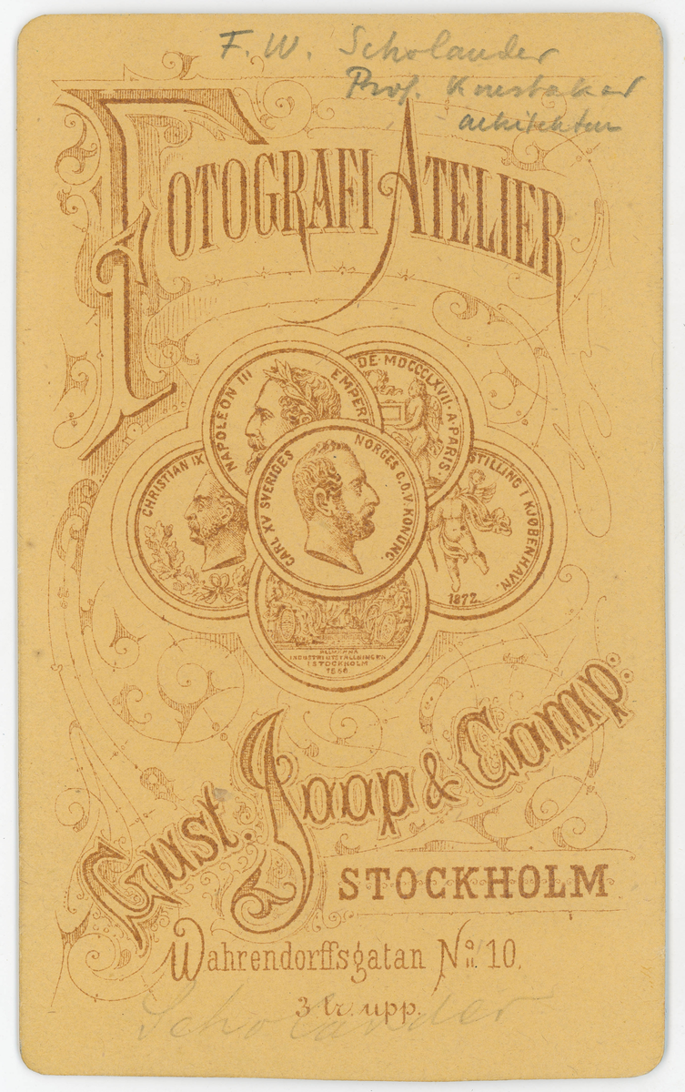 Porträtt på Fredrik Wilhelm  Schmolander, Professsor i byggnadskonst vid konstakademin. Född 23 juni år 1816 och död 9 maj år 1881.