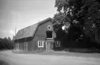 Stallet till bruksherrgården i Lotorp. Uppfört 1810, dokumenterat 1949.