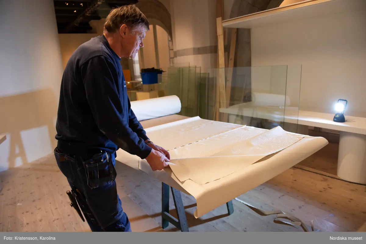 Dokumentation av det pågående bygget av utställningen Arktis - Medan isen smälter på Nordiska museet.