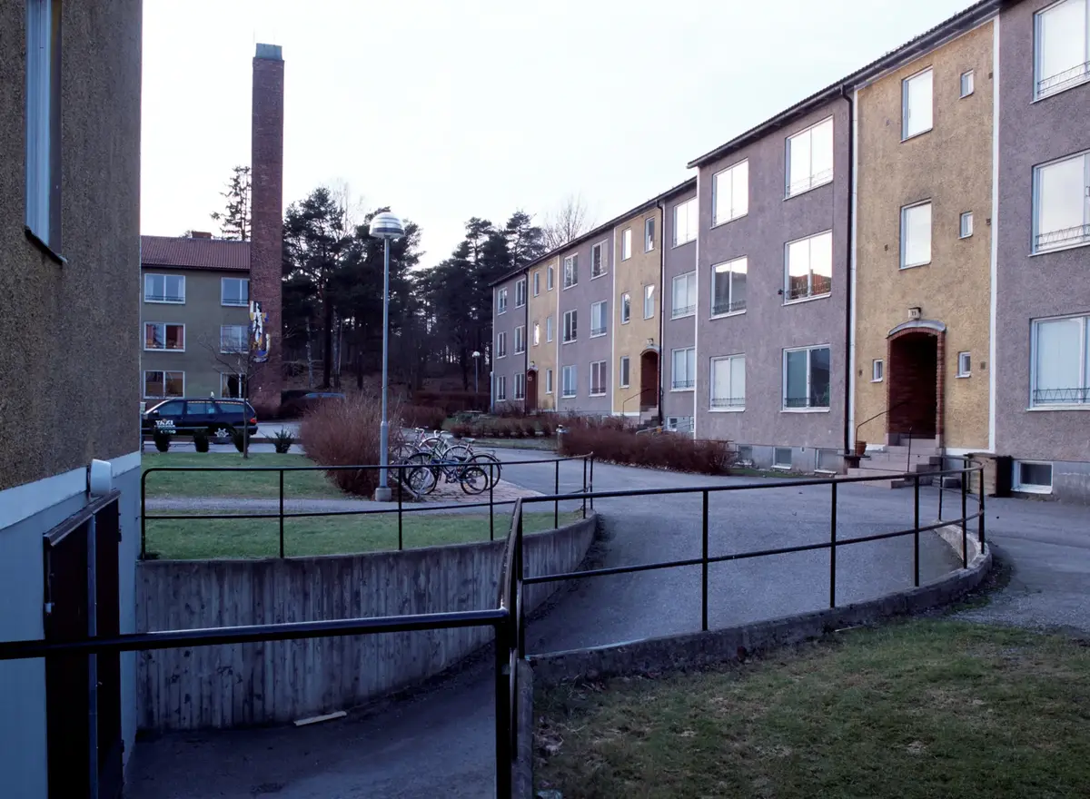 Edsvägen 7-11 (Klockarbacken).