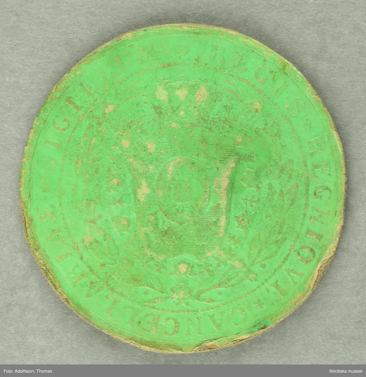 Huvudliggaren:
"Riksdagspoletter av papp, runda gröna, utfärd. för Liss Lars Olsson åren 1847, 1856, 1859, 1862, 1865. 5 st.
G 21/3 1904 Liss Lars, kapten, Vaxholm."