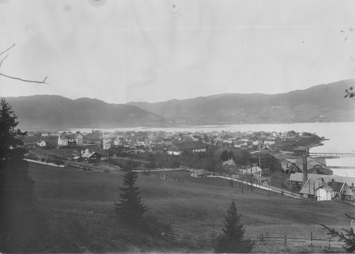 Oversiktsbilde over Orkanger.