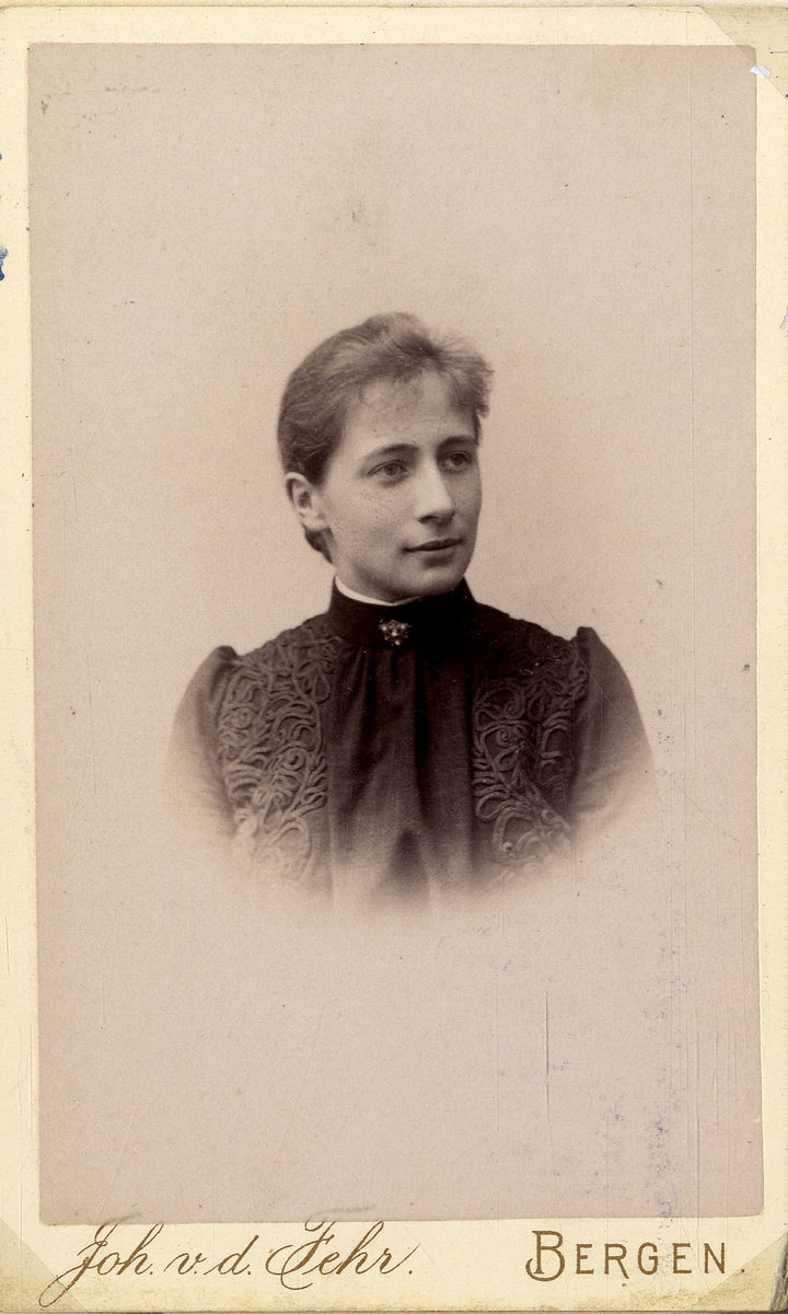 Kvinneportrett.