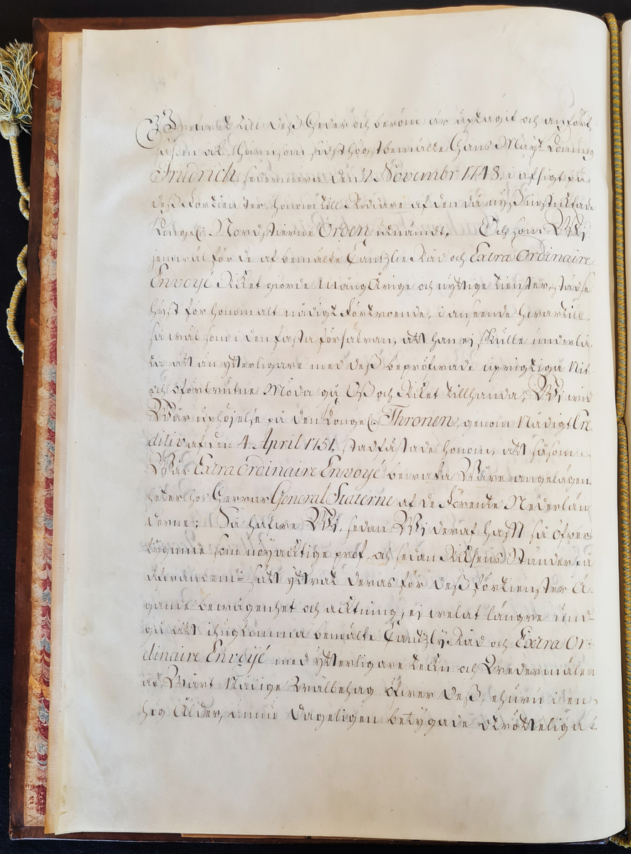 Friherrebrev för kanslirådet Joachim Friedrich Preis. Urfärdat av Adolf Fredrik och dat. Stockholm den 18 oktober 1751. Pergament och i silkessnodd vidhängande stort lacksigill, inom träkapsel. Prydligt präntat och inbundet. Mästarprov utfört av Christian Schneidler.