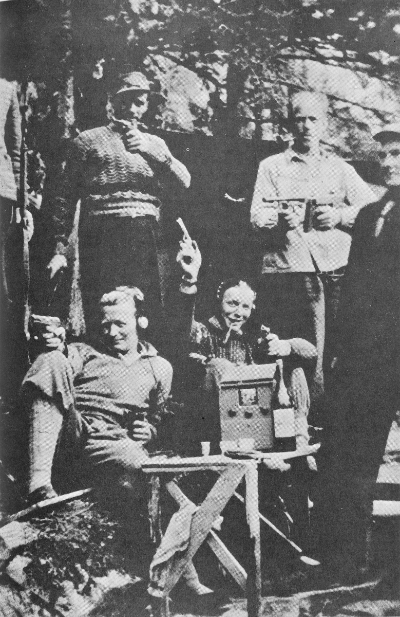 Motstandsmenn samlet i "Hotell Norge" på 17. mai i 1944.