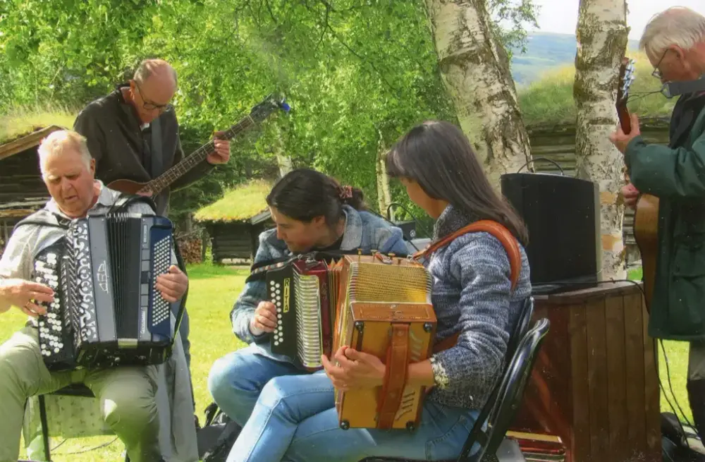 Odd Dahlum med spelevener